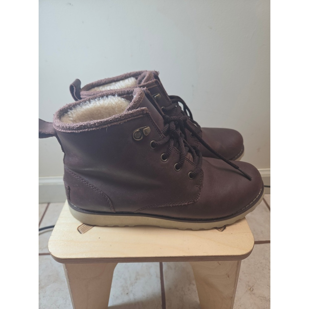 UGG Australia Waterproof‎ Leather Lace Up Boots Brown Shearling Lined Size 6